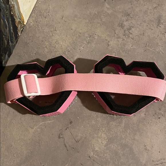 Oversized Barbie Sparkle Hearts Goggles - Picture 5 of 6